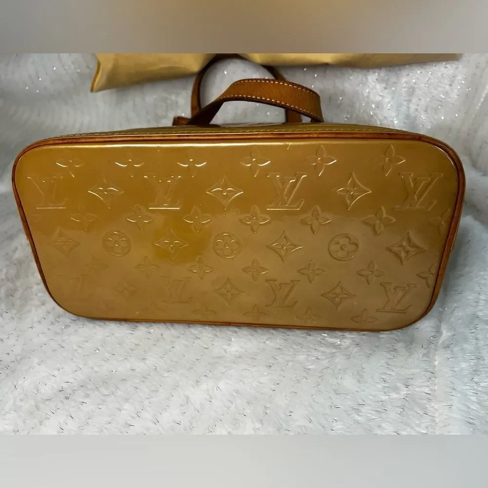 AUTH LOUIS VUITTON VERNIS BAG- tan/beige